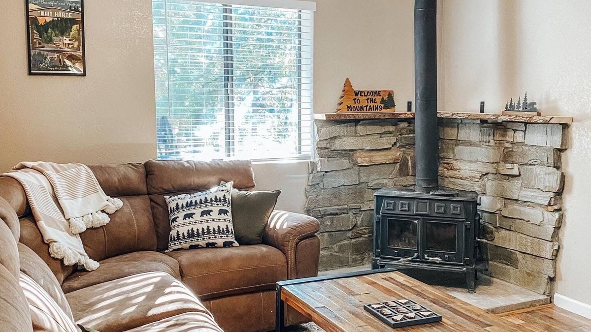 Twain Harte Cabin | New! Terrys Treehouse | Dog Friendly | Cozy Cabin