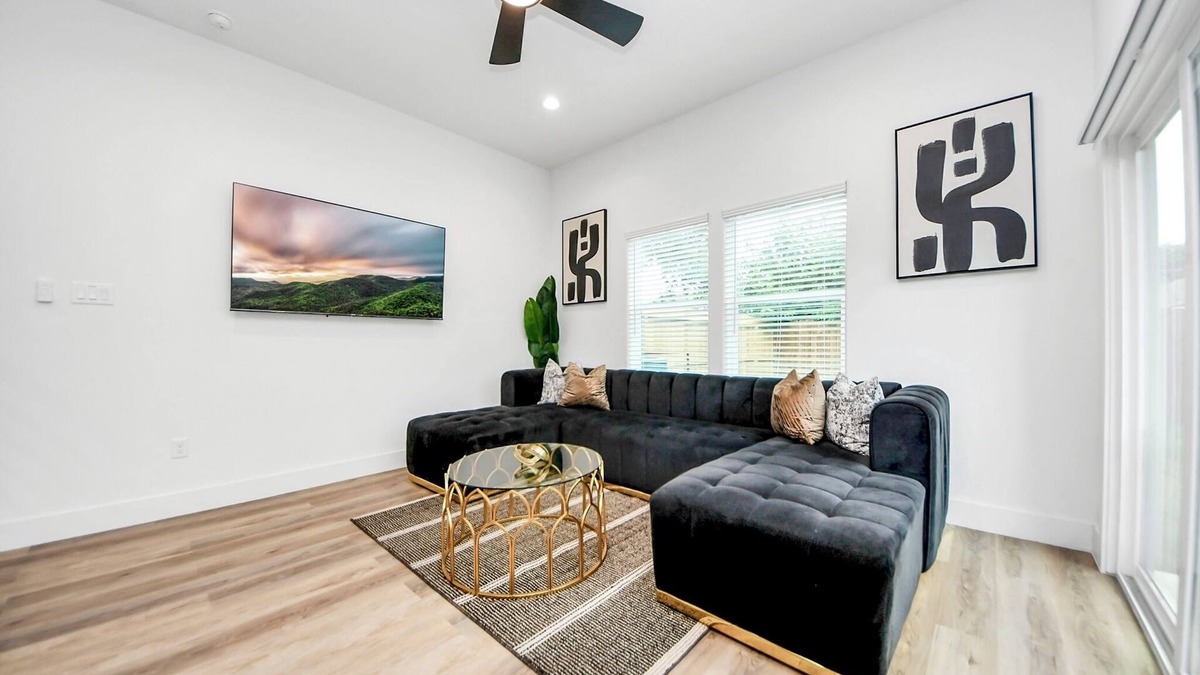 Astrodome House | NEW! The Brandõn: ★ Sleeps 8 ★ Garage ★ Near Medical Center & NRG