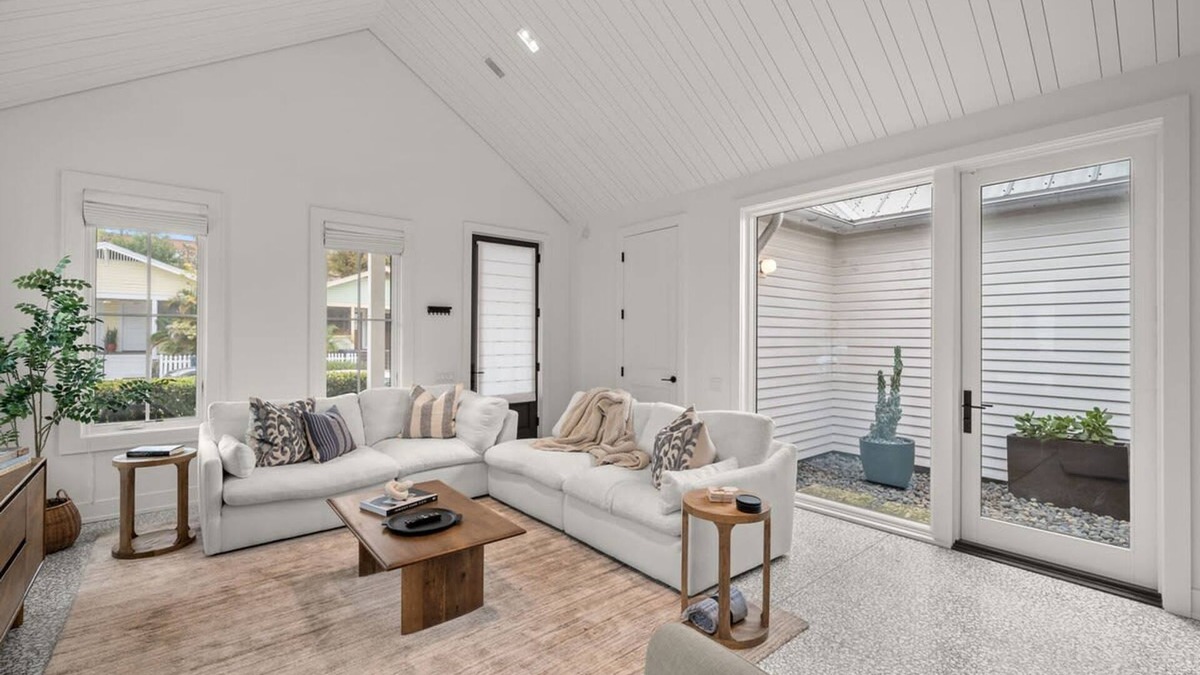 Historic Ybor House | NEW The Humidor - 2 Epic Ybor Townhomes