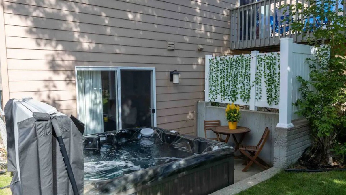 Sioux Falls House | New~The Lily Pad~Hot tub & Sauna/Dog&Kid Friendly