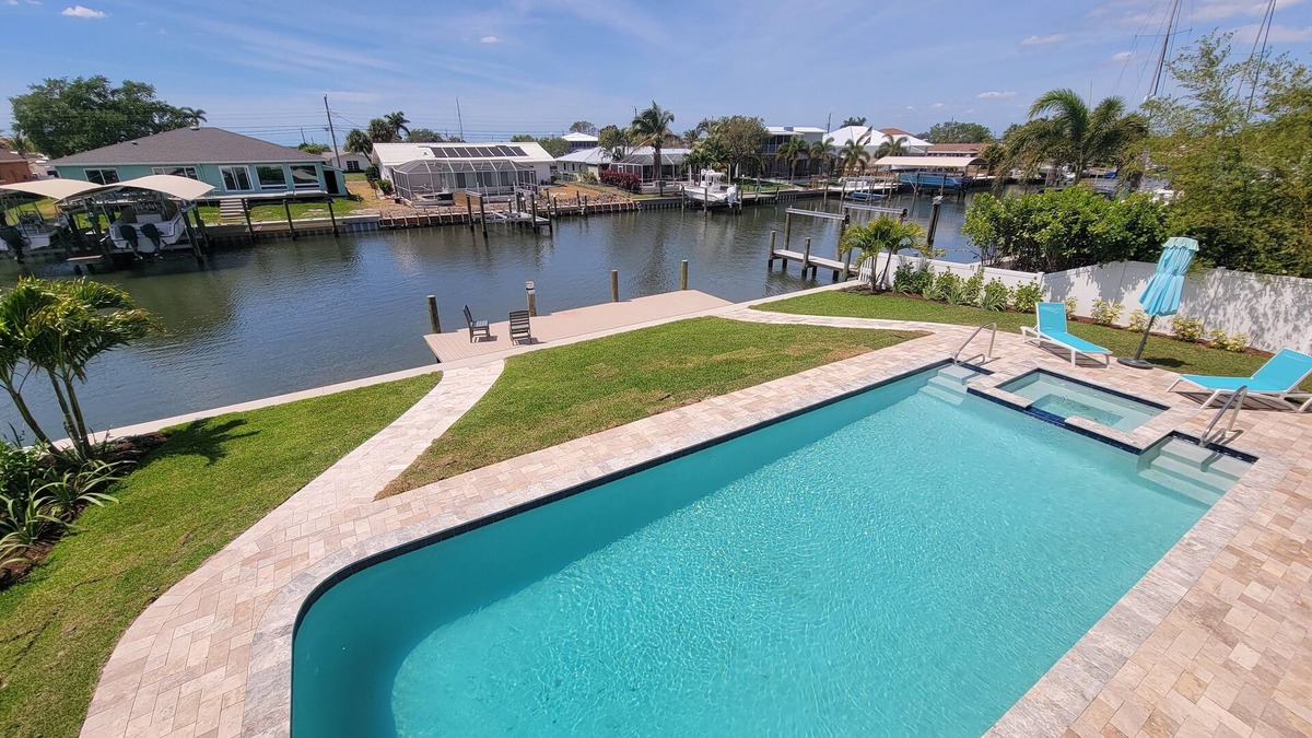 Bay Colony House | NEW! The Pearl in Palmetto Waterfront with a Pool and Dock