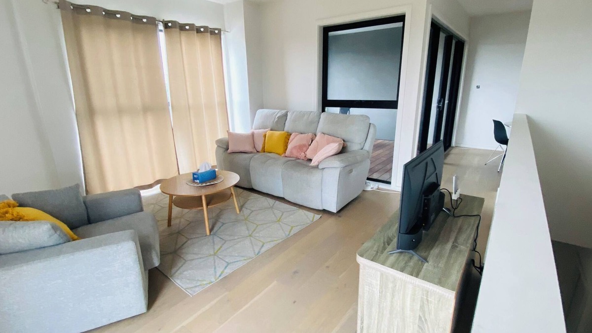 Cranbourne East House | New Three Bedroom Town House close to Mornington Peninsula