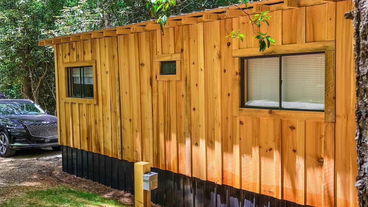 Sapphire House | New Tiny Home Getaway