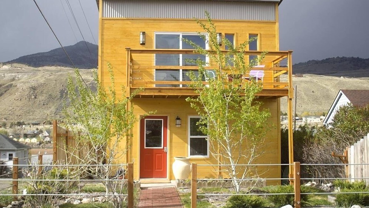 Gardiner House | New to the Gardiner Market, 1 Block from Park Entrance