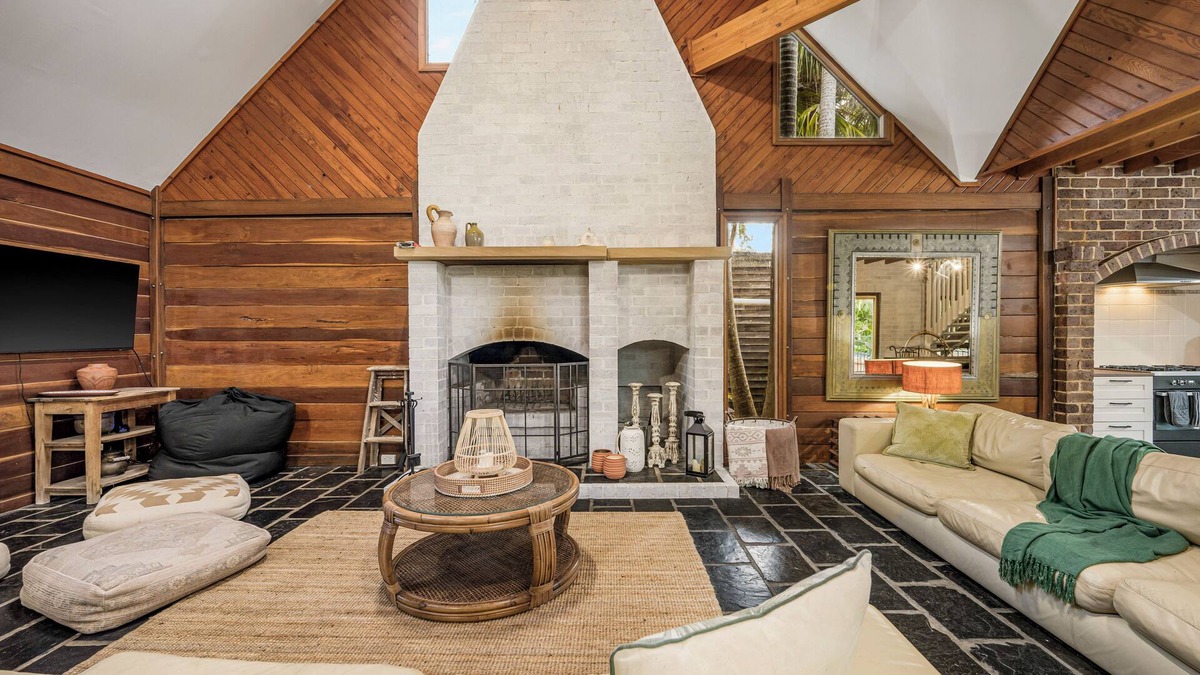 Crescent Head House | New to the holiday market charming and cozy 4 bedroom Log Home.