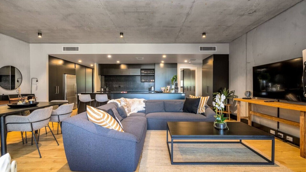 Kingston Apartment | New to VRBO: Onyx Apt · Onsite EV Charger · 5mins to Foreshore