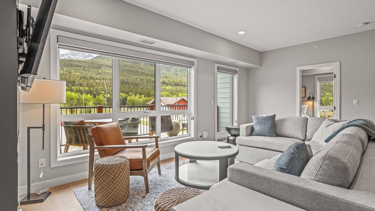 Copperstone Resort Condo | New Top Floor 3Bed/2Bath, sleeps 8. Outdoor pool and Hot Tub Open Year Round!