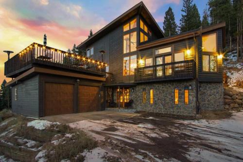 Shadow Mountain House | New. Top of the World Lodge. Hot tub. Theater.