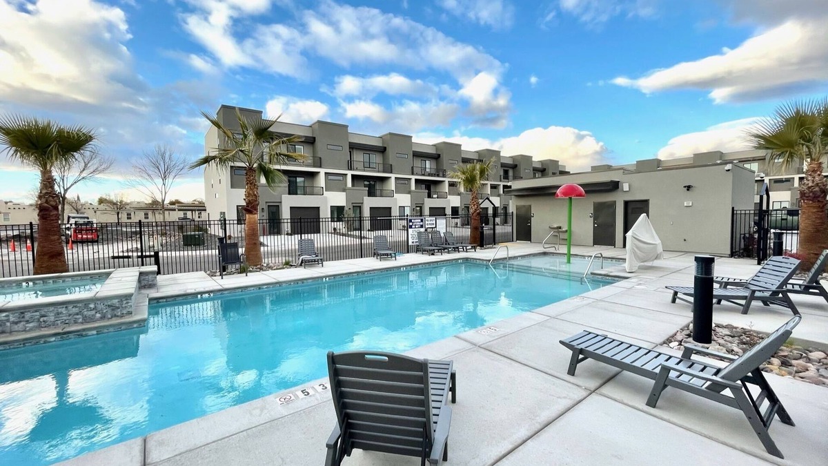 St. George House | New TownHome w/Heated Pool & Hot Tub in St.George