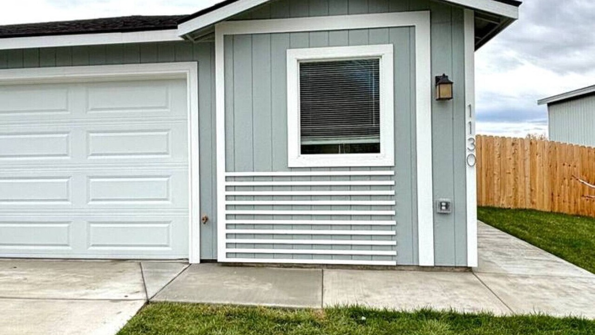 Umatilla House | New Townhouse Near Highway