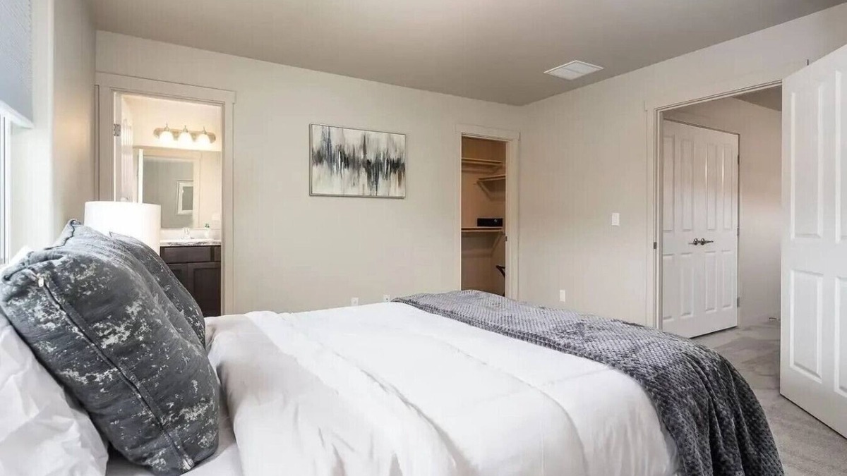 Tri-Cities House | New Townhouse! Private Yard & Garage 3/2.5 #5750