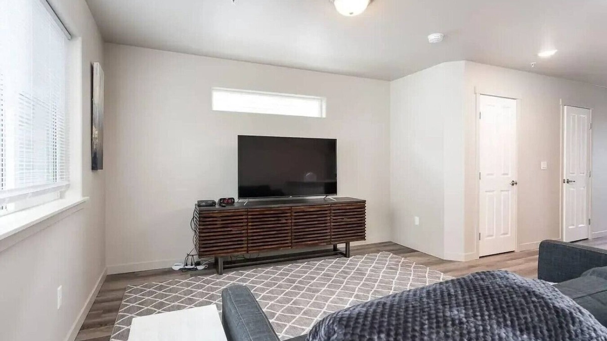 Tri-Cities House | New Townhouse! Private Yard & Garage 3/2.5 #5748