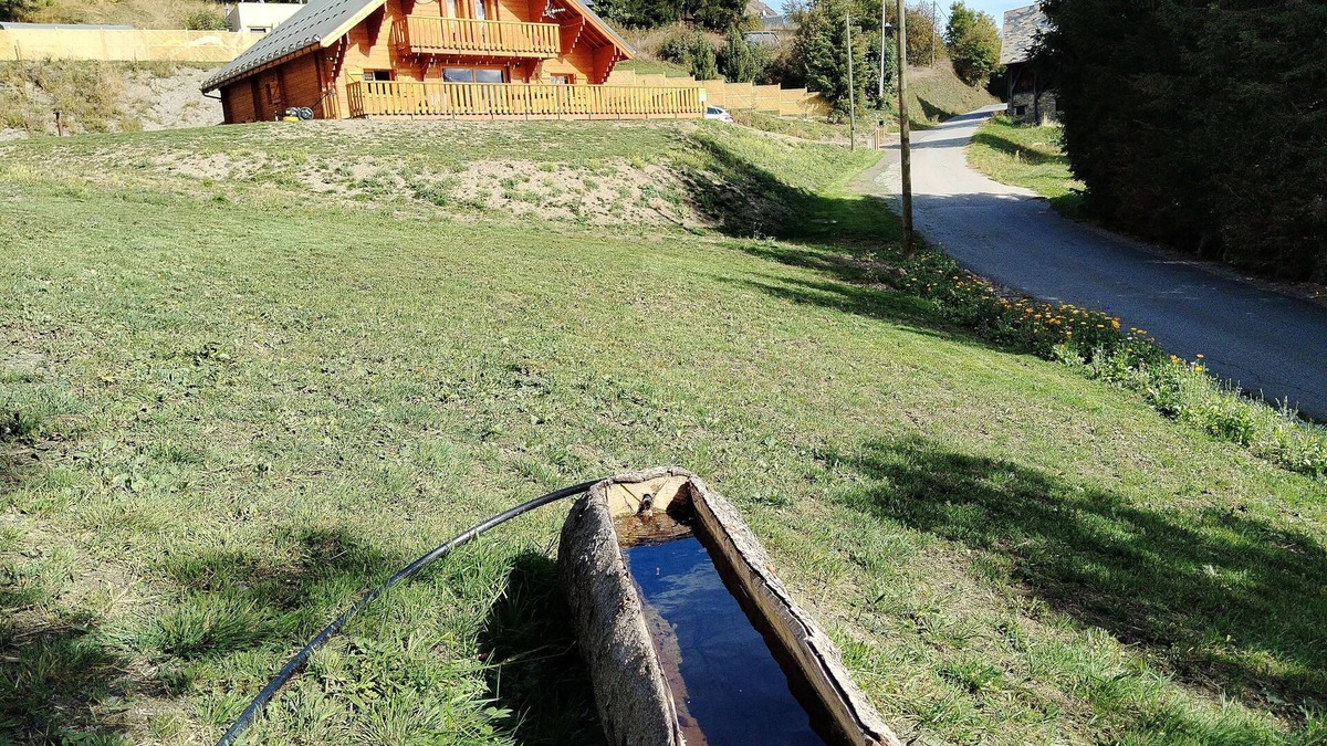 Jarrier Ski Chalet | New traditional chalet in a mountain village in the Alps.