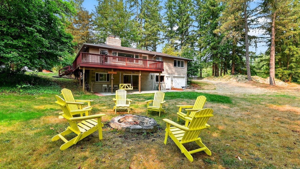 Sammamish House | NEW! Tranquil 4BR Escape | Deck, Huge Yard & Nature