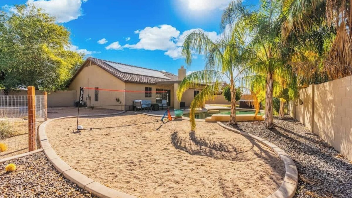Parkwood Ranch House | *NEW* Tropical Backyard Oasis! Heated Pool & Spa!