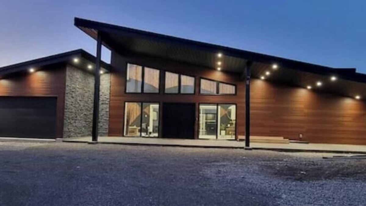 Tobermory Cottage | New Unique Luxury Home with Private Courtyard! (Brand New Build)