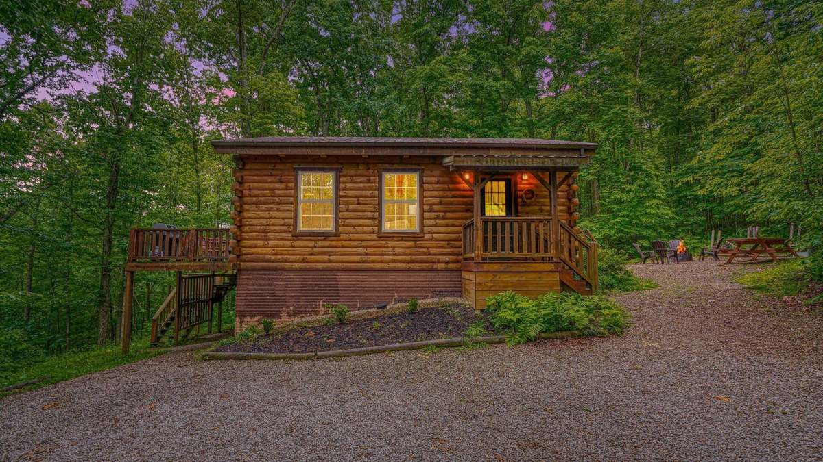 Creola Cabin | New+ Updated. Hot Tub. Near Trails. Game Room. Firepit. Secluded 8 acres