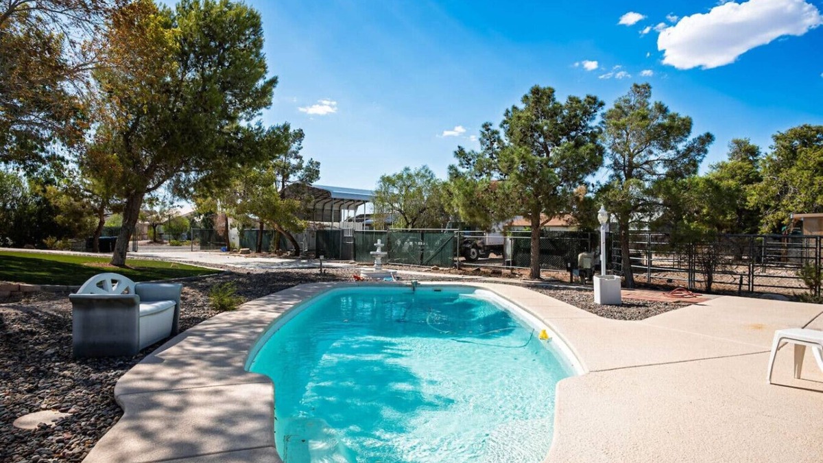 Arden House | New! Vegas Pool Paradise 4BR BBQ Sleeps 14