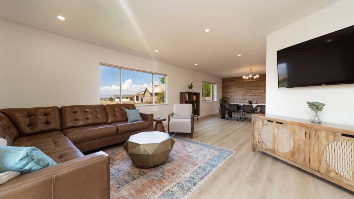 Redlands House | NEW! Views, Hot Tub & Trails