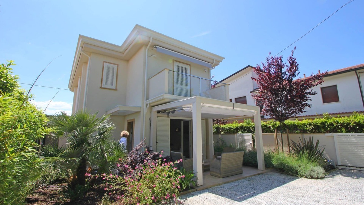 Cinquale House | New Villa at 450m from Sea. 4 People. Airco. Garden. WiFi