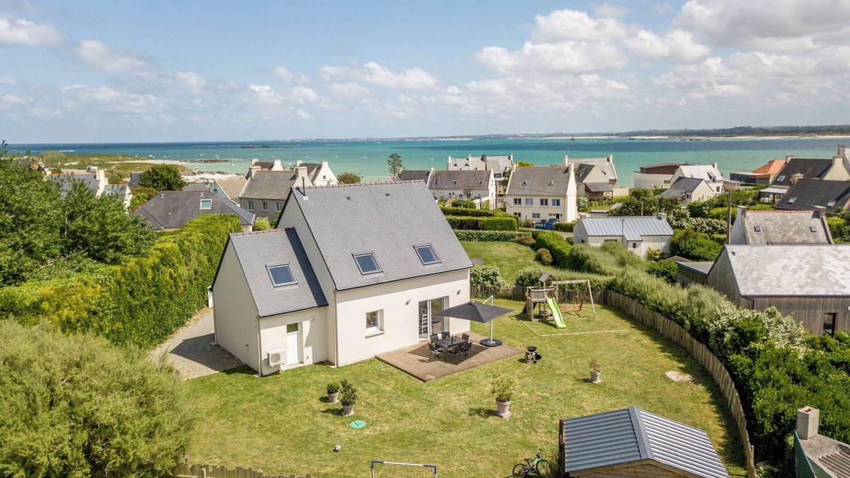 Plouneour-Brignogan-Plages House | New villa 100 m from the beach, 4 bedrooms, enclosed grounds.
