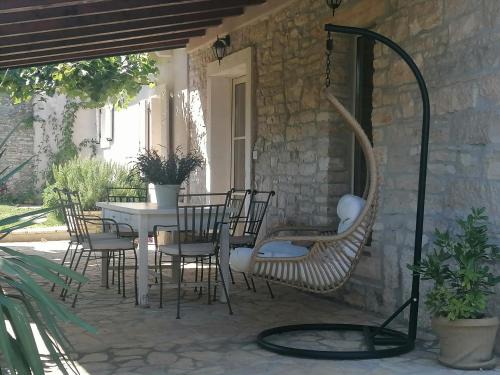 Tinjan House | NEW!Villa D'Vita on huge fenced property