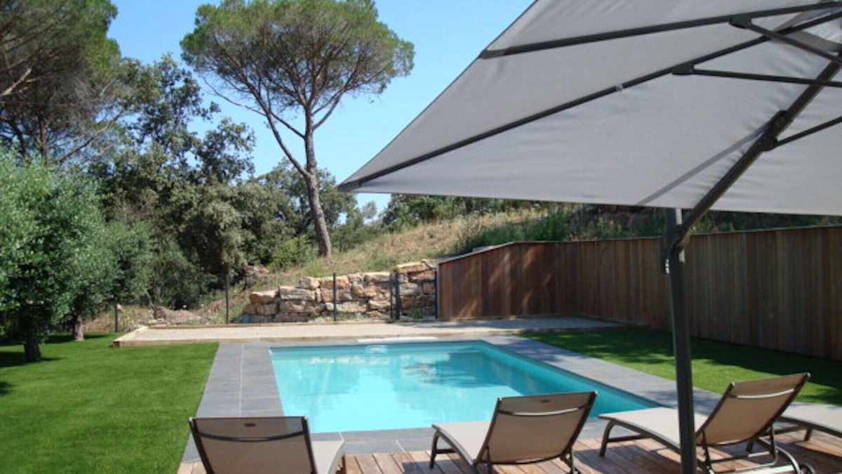 Roquebrune-sur-Argens House | new villa with heated pool under umbrella pines and olive trees.
