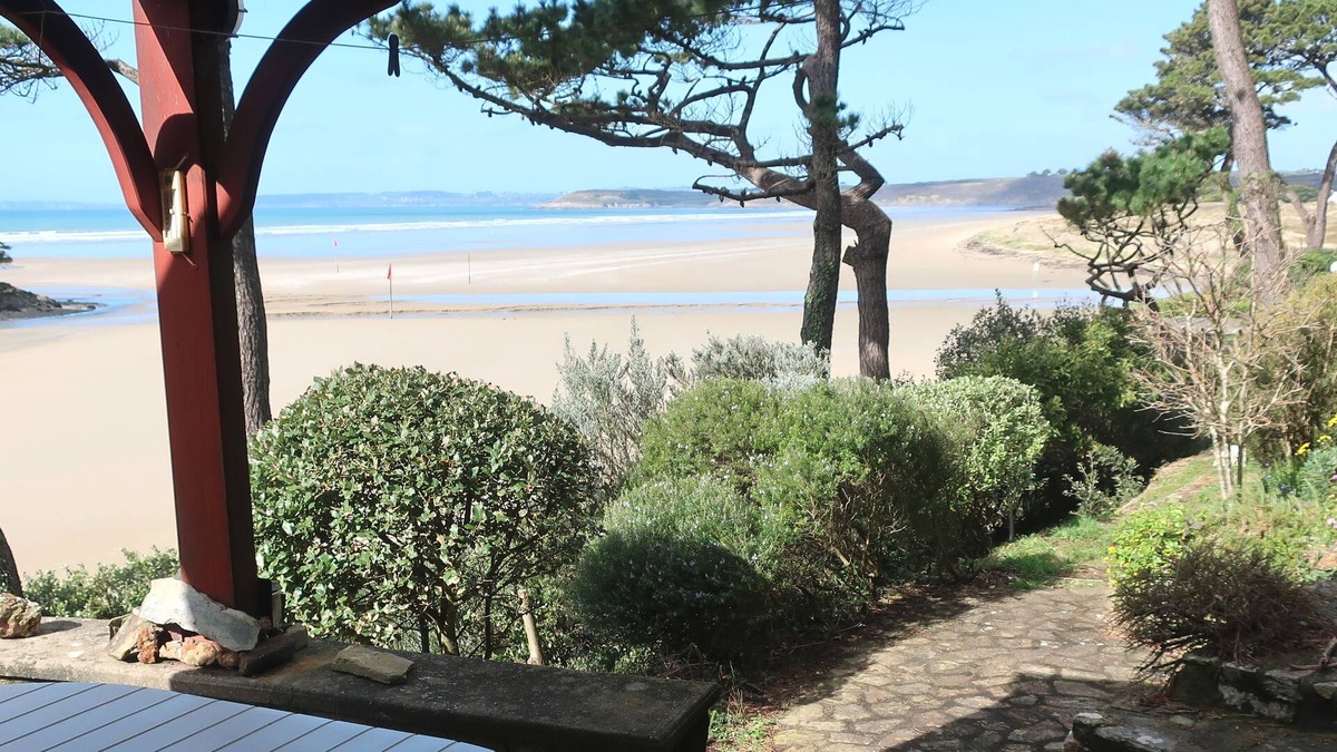 Sainte-Anne-la-Palud Villa | "New Villa les Pieds dans l'eau. Beautiful sea view