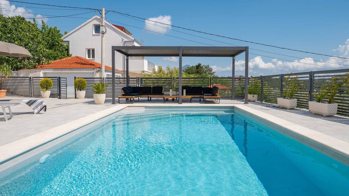 Tugare Villa | NEW! Villa Magnolia with 41 sqm pool, Jacuzzi, 8km from sea