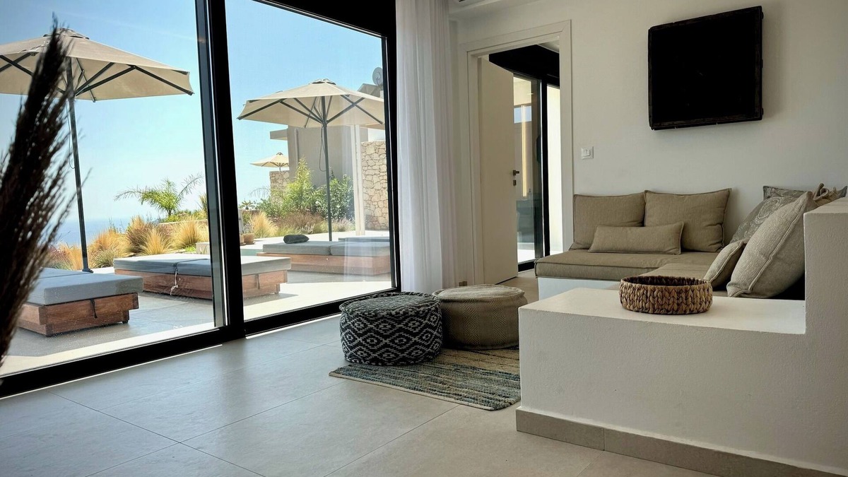 Mariou Villa | [NEW] Villa Noush, majestic view, infinity pool, Adults Only