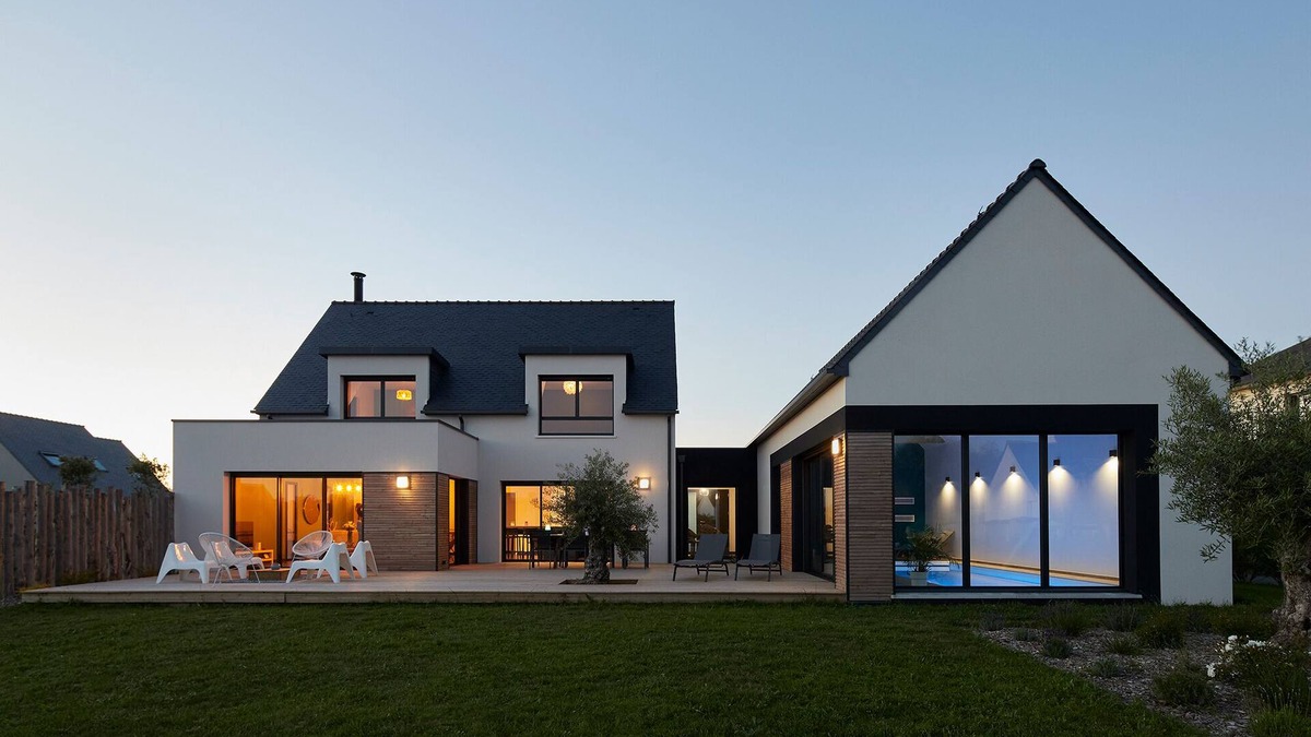 Ploudalmezeau Villa | NEW VILLA OF 250 M², SEA VIEW, HEATED SWIMMING POOL (29°). BEACH 300M.