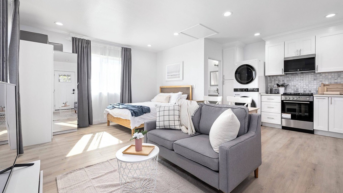 Old Town House | NEW! W/D in Unit, Patio, AC, Near Restos & Beach