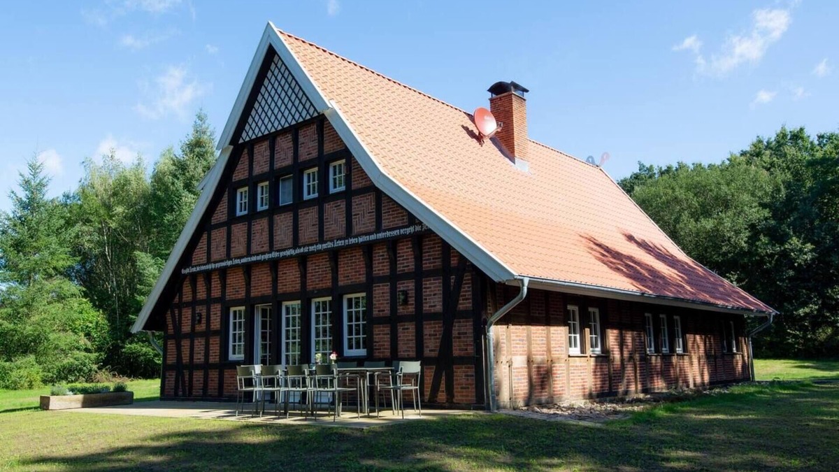 Wersen House | NEW: Waldhaus. Stylish half-timbered house + barrel sauna