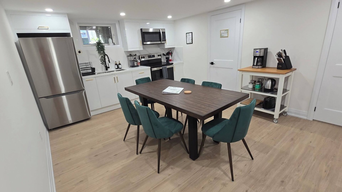 Aldershot House | New Warm & Comfort Tranquil Home by the Lake