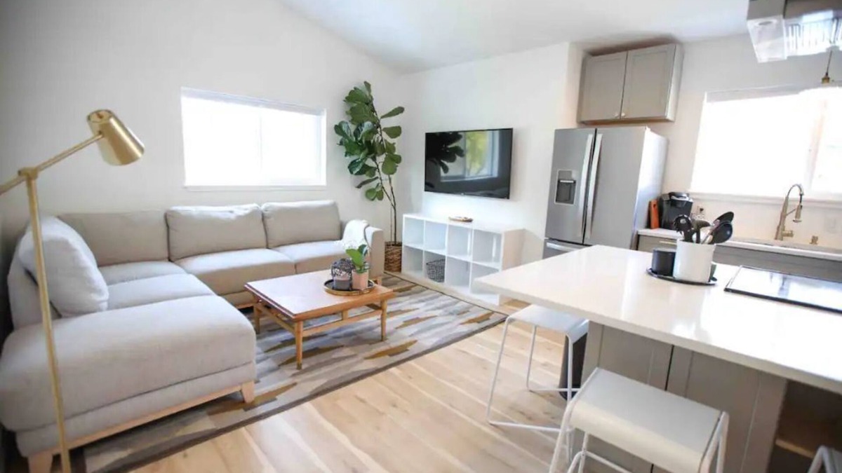 Veterans Park House | New West End (Downtown) Bungalow