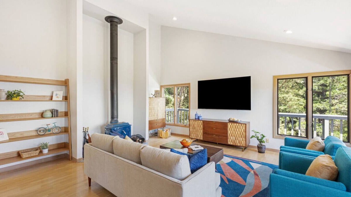 Redwood City House | NEW! Woodside Retreat: Gorgeous Views & Hot Tub