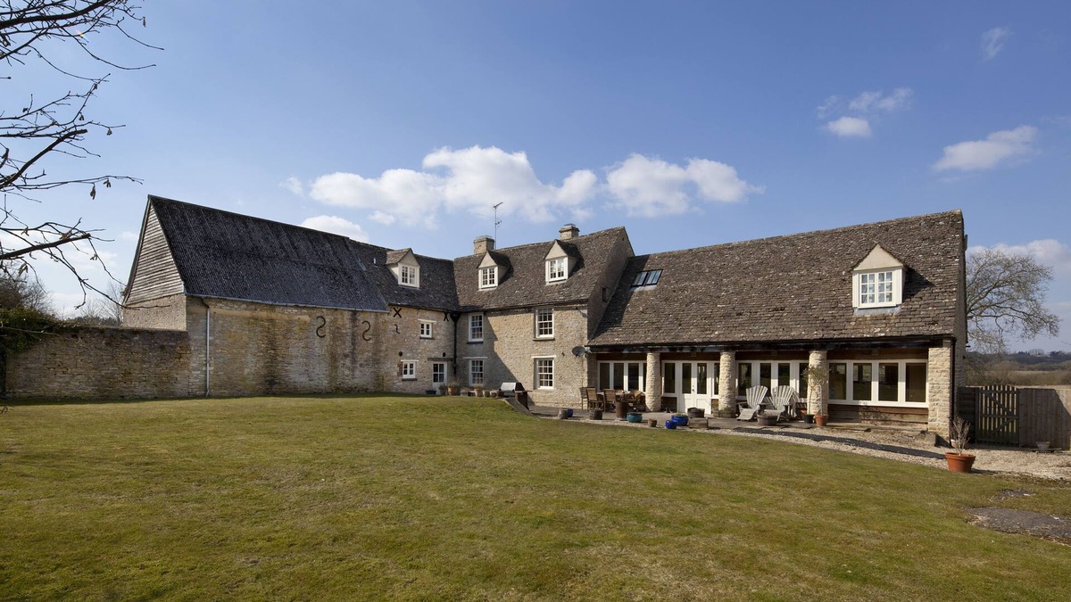 Witney House | New Yatt Farm - sleeps 19 guests in 7 bedrooms