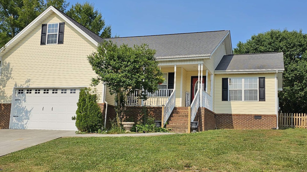 Clinton House | NEW Yellow Brookstone Villa Relaxing Escape Close Venues & Norris Watershed Hike