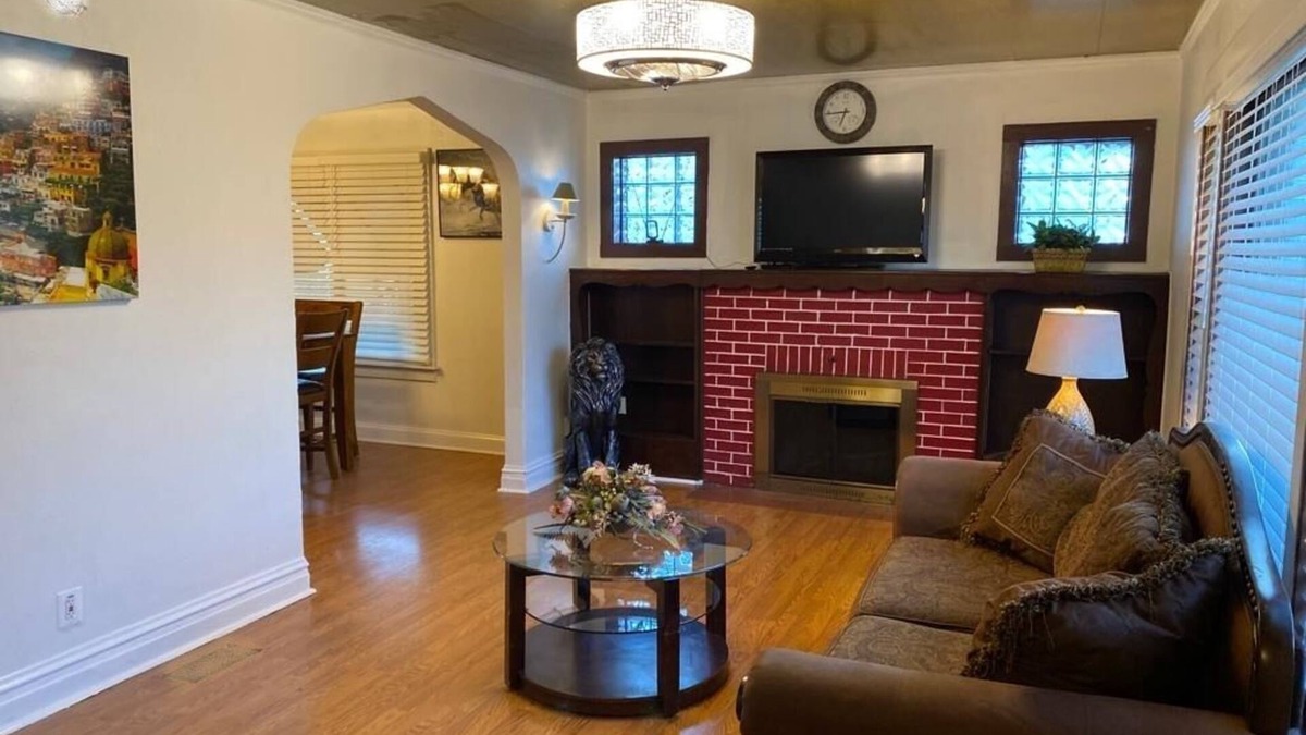 North Chicago House | New Your Home Away From Home! - Near Great Lakes Naval Base!