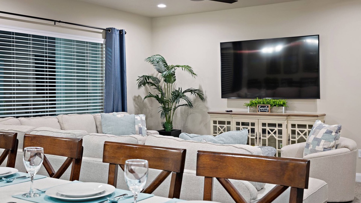 Hurricane House | NEW! Zions Village Luxurious Rental 7 Bedroom/6 Bath w/private hot tub