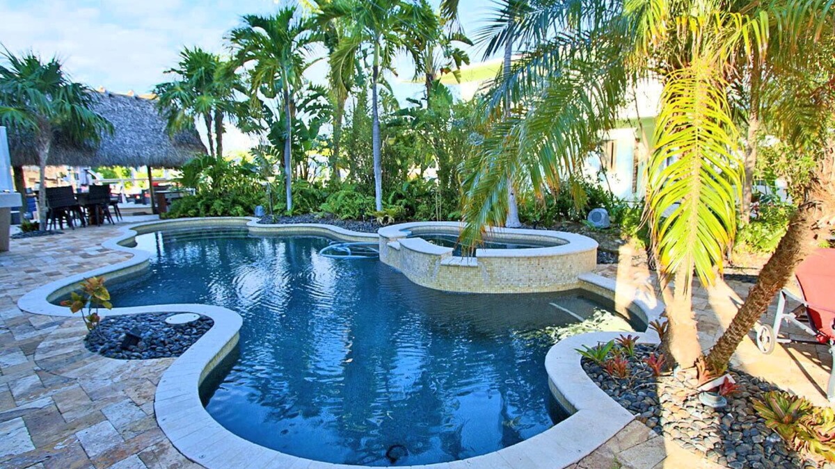 Venetian Shores Villa | NewBeautifulCanal Home Snake Creek with Bay&Ocean Access Tiki&Pool 100ft Dockage