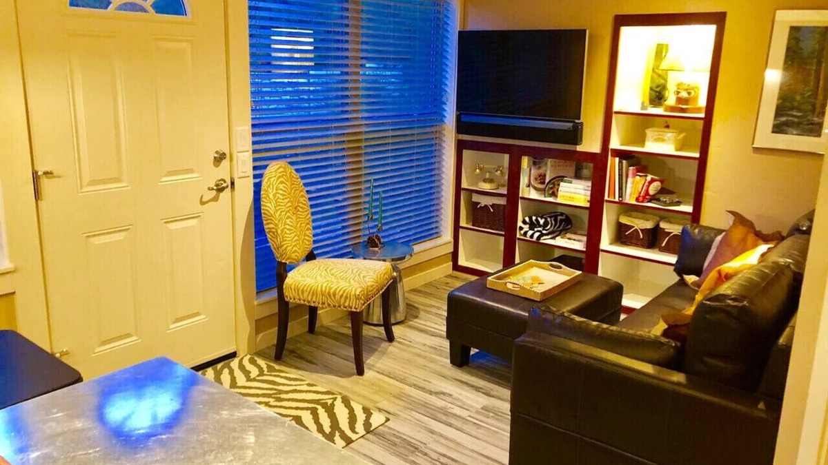 Southwest Bend Condo | NewBuiltChaletGreatLocation3minDrive>OldMill/Music
