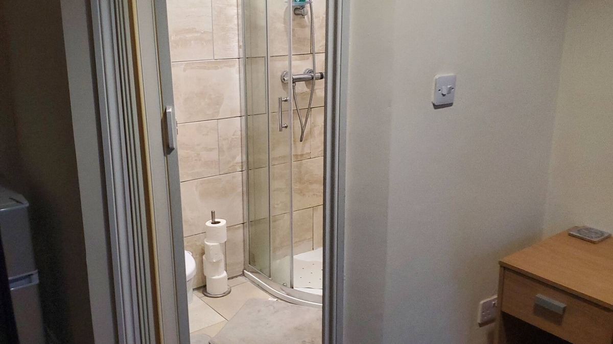 Heaton House | Newcastle City- Ensuite Bedrooms