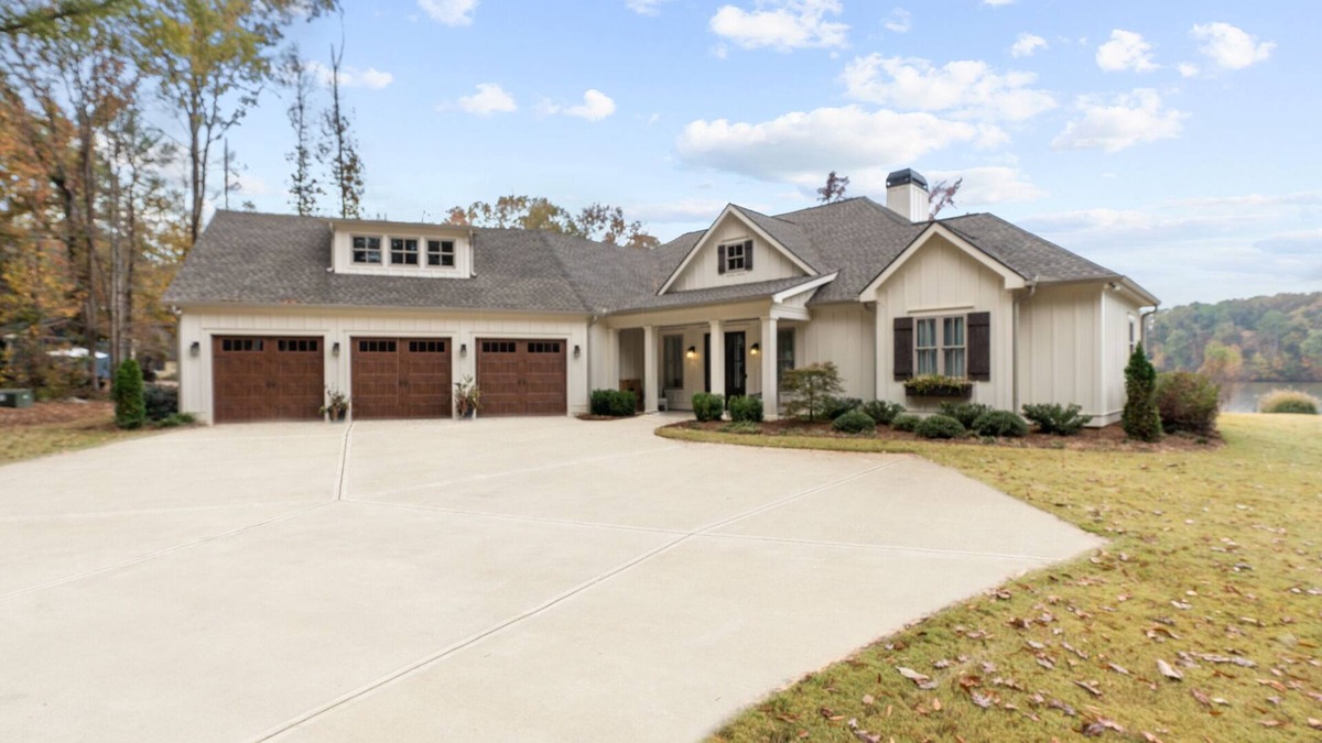 Lake Oconee House | Newer construction, professionally decorated on the water.