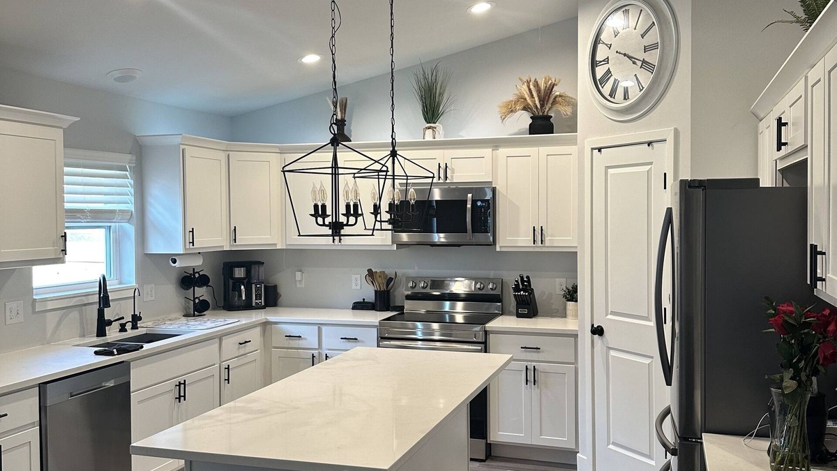 McFarland House | Newer family friendly home close to downtown and Campus.