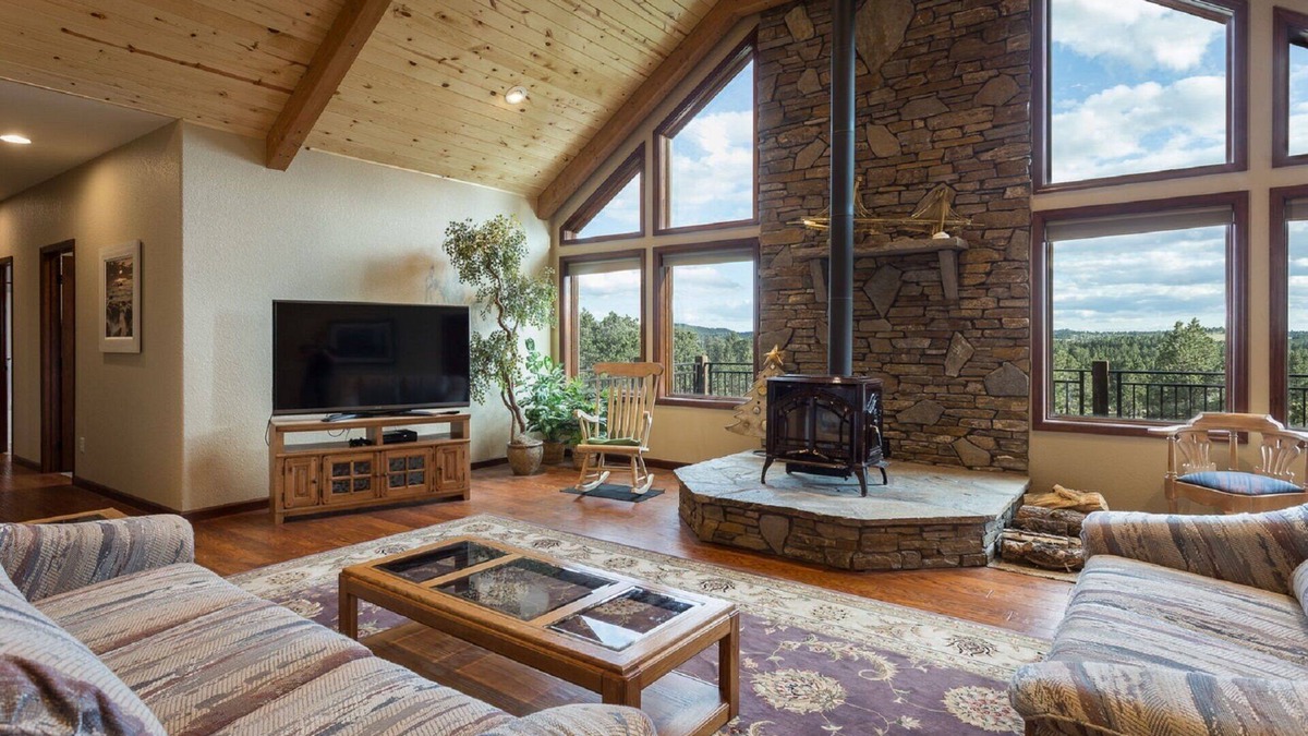 Hermosa House | Newer Home Located on secluded 10 acres