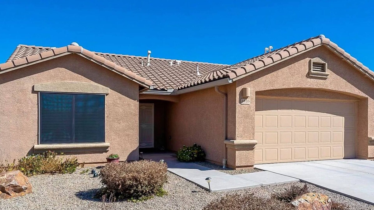 Colonia De Los Alamos House | Newer home with 2 car garage less than 30 minutes from Tucson airport