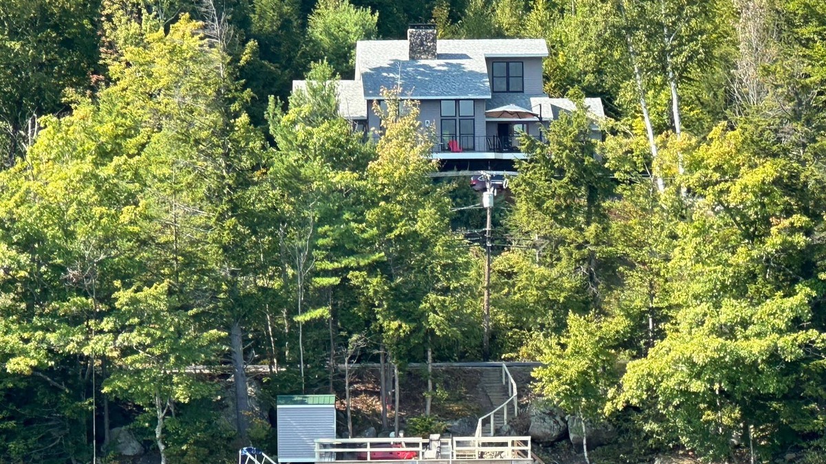 Bristol House | Newfound Lakefront Retreat – 4BR Huge Deck Private Dock and Water Toys!