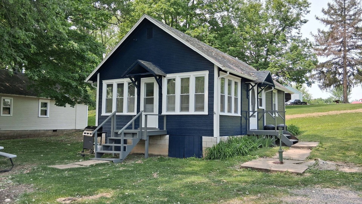 Lakeview Cottage | Newland's Resort: Cozy Channel Front Cottage #1 on Indian Lake with a boat dock
