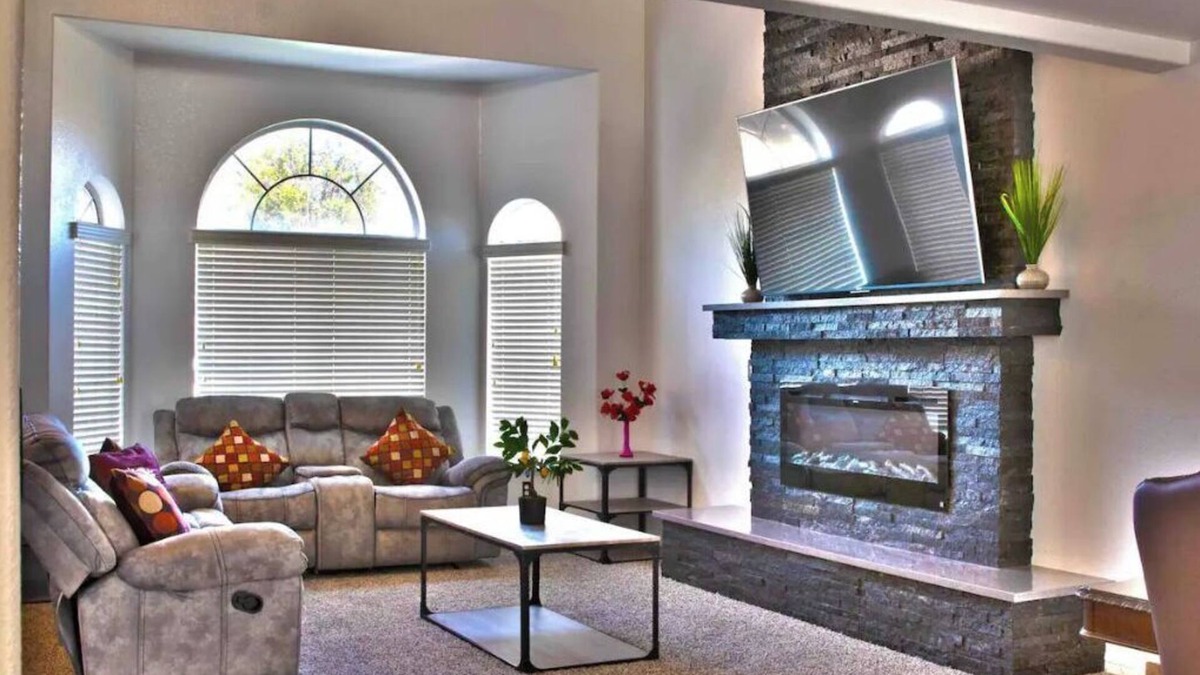 Fresno House | Newley remodeled and furnished home!
